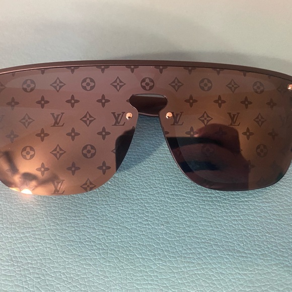 LV Glasses With Case - Picture 4 of 7